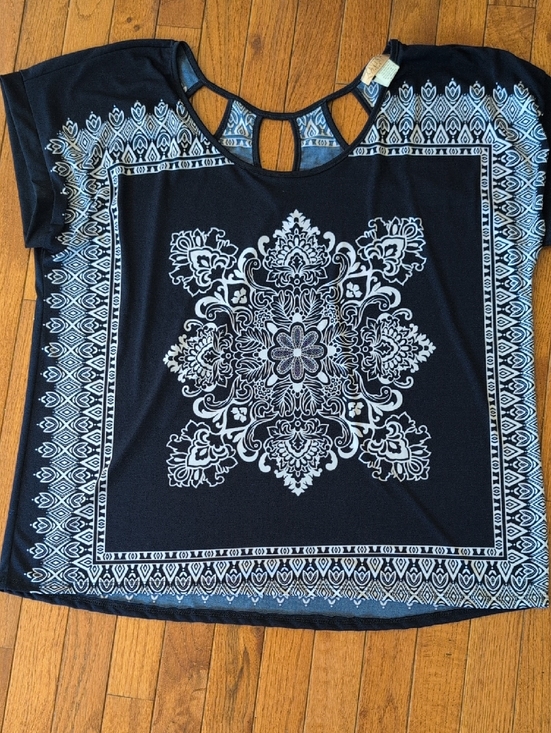 Lavish Tops - Lavish Navy Blue Short-Sleeve Top with White Medallion Print